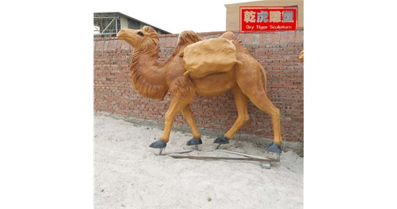 玄关动物铜雕源头厂家   上色铸铜骆驼雕塑