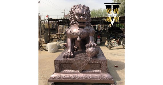复古石雕动物雕塑厂家   铸铜门狮雕塑