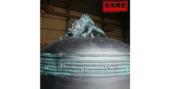 乾虎雕塑  铜钟的象征意义