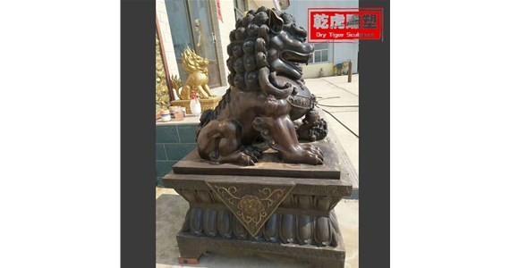 乾虎雕塑  逗趣的故宫铜狮子