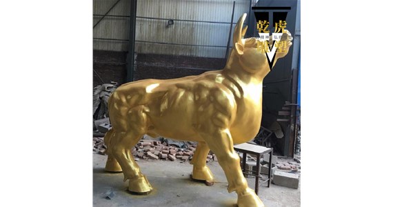 送礼动物铜雕哪种比较好   铸铜小型抬头牛雕塑
