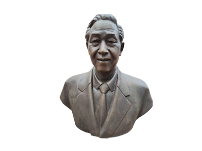 现代人物铸铜雕塑
