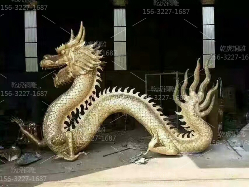 铜雕龙