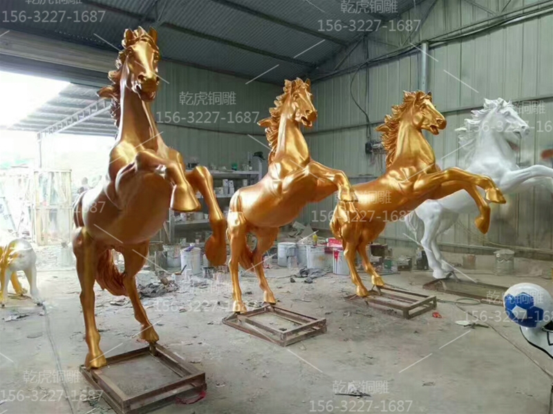 铜马